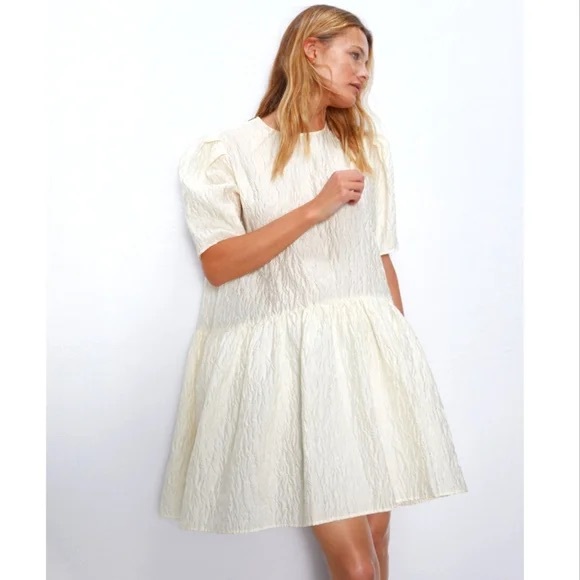 Zara Voluminous Flounce Mini Dress in Ivory. Size Small. - Picture 3 of 12